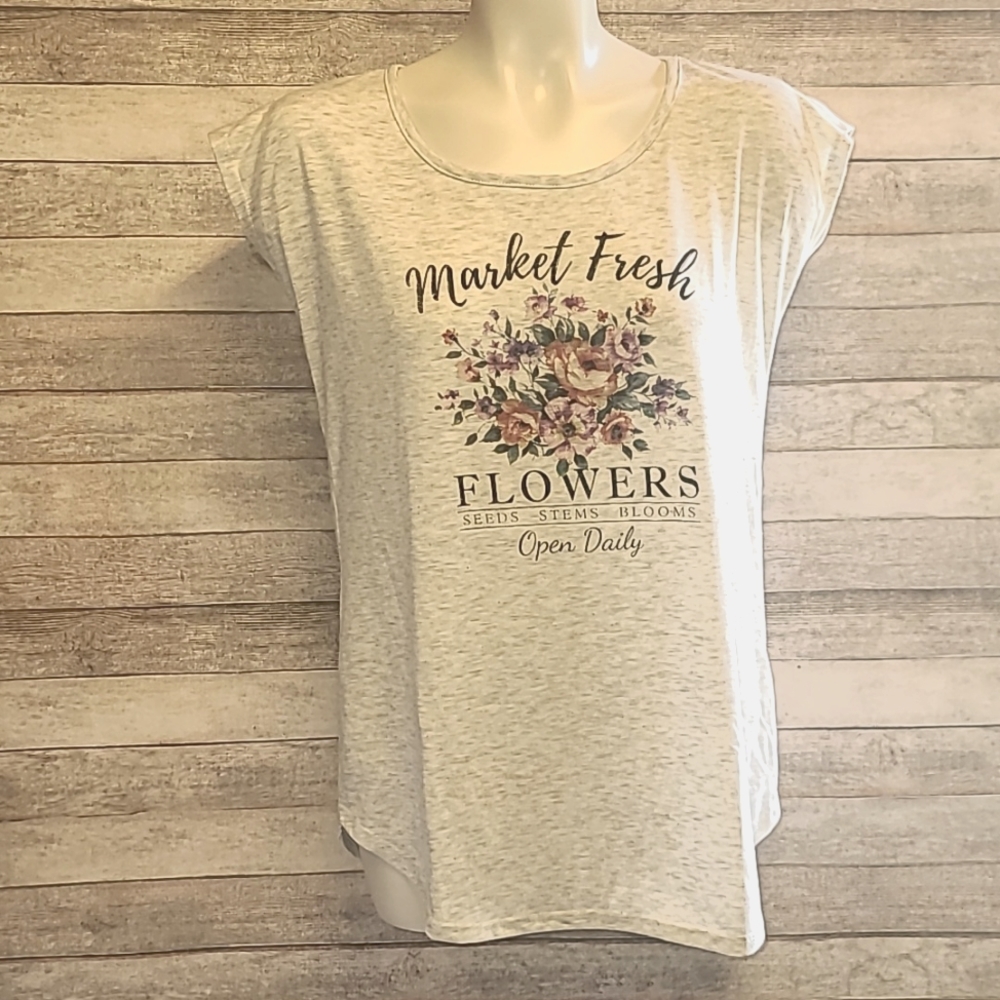 Maurices Market Fresh Flowers gray cap sleeve shirt